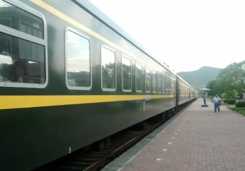 急求地铁广播词要中英文的（地铁出口播音）2