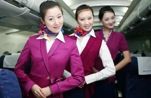 火车驾驶员的手势是给谁看的有哪几种简单的意思（铁路服务手势）