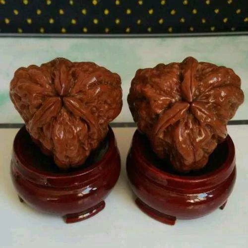 核桃中的铁多还是菠菜中的铁多（核桃含铁高吗）