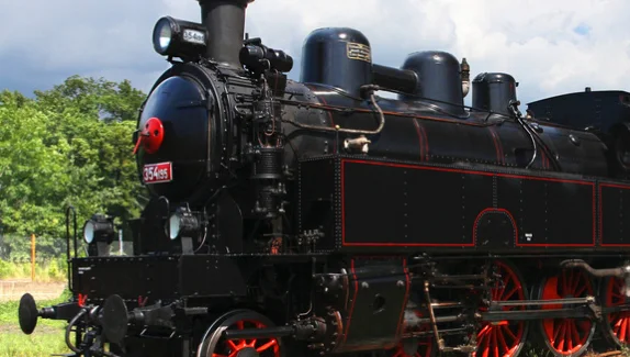 谁能详细告诉我九广铁路广告闹鬼事件(铁路出现鬼魂)2