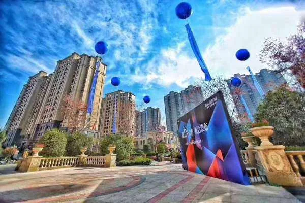 开发商做假地铁站牌忽悠购房者这种行为算不算诈骗（假造地铁站）8