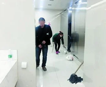 武汉地铁小孩子随意上厕所还和工作人员顶嘴事件你怎么看（武汉地铁厕所遇同志）