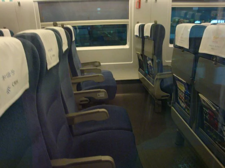 高铁一等座靠过道的座位靠背怎么调（高铁一等座座位怎么调）3