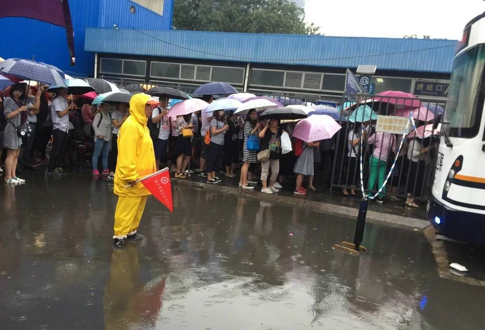 北京地铁故障致大量旅客滞留后出现了什么状况(北京地铁6号线故障)1