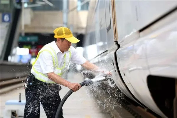 铁路职工的待遇如何（铁路员工工资待遇）