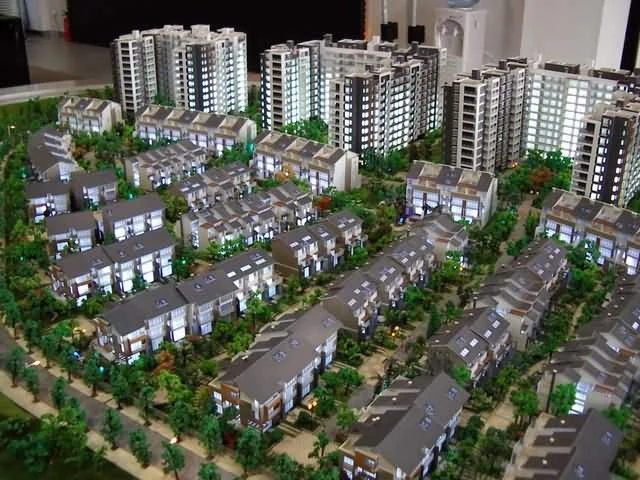 成都的康郡小区大门离最近的公交站和地铁站分别有多远（成都康郡地铁口）