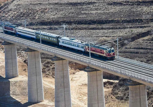 什么是铁路公路两用桥请做过桥梁工程的来回答（铁路桥和公路桥）1