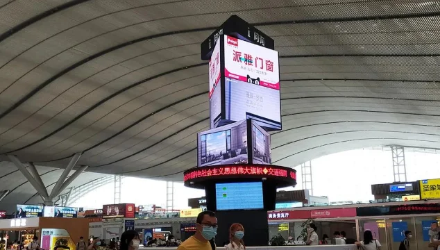 武汉火车站（高铁站）出站时走那个出口是武汉站的正门（高铁站大门）