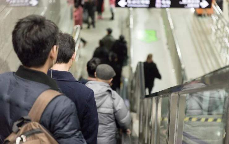 地铁站务员几点就要起来上班啊一天工作几小时啊(长沙地铁通勤时间)5