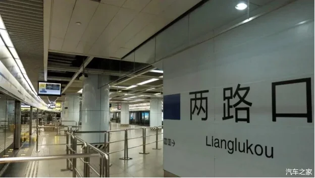 重庆轻轨运营时间是几点到几点或者是24小时运营（重庆市的地铁发班和收班时间）5