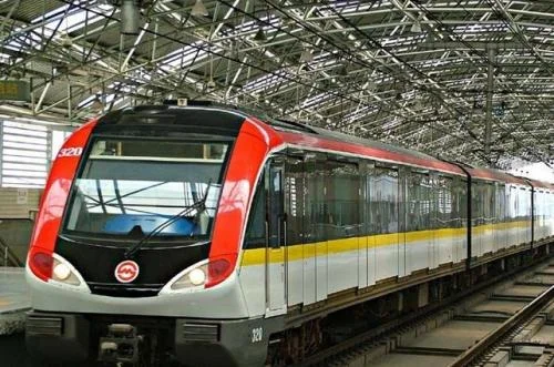 上海宜山路-宝山路地铁站4号线和3号线并在一起(宝山路地铁站到利通广场)