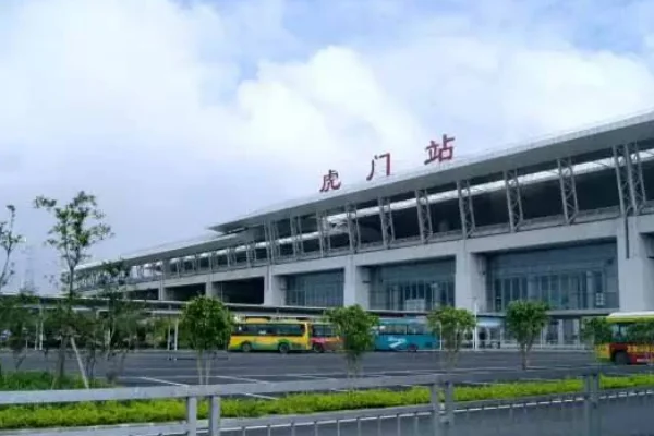 虎门高铁站跟虎门火车站是同一个地方吗(东莞虎门地铁站与高铁站一起吗)