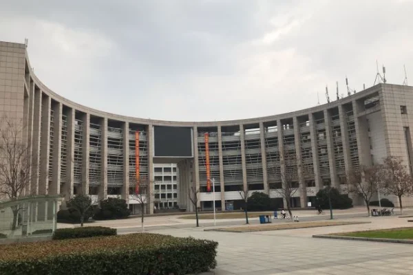 离武汉理工大学南湖校区最近的地铁站叫什么本人要在汉口火车站下车然后坐地铁去南湖校区要在哪个（武汉理工大学南湖校区附近地铁）