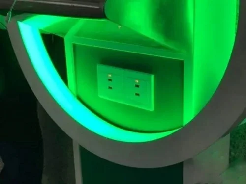 地铁站的OPPO设置的公用充电器可以快冲吗(广州oppo地铁充电桩)1