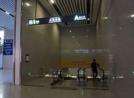 南宁地铁一号线都经过哪些站（南宁市地铁一号线凤岭站出口）