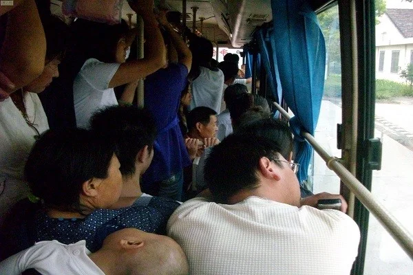 上海地铁咸猪手可入刑女生地铁遇到咸猪手应该怎么保护自己（上海地铁咸猪手狂揉女子不反抗）1