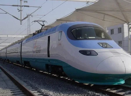 一辆地铁有几节车厢（广州地铁8节车厢）