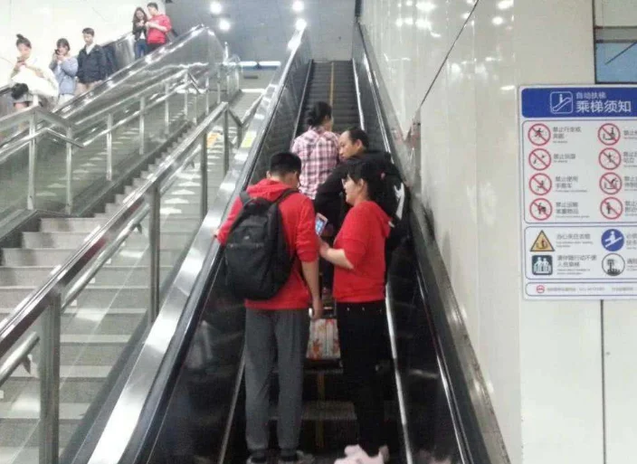 上海地铁志愿者都做些什么（上海地铁左行右立知乎）