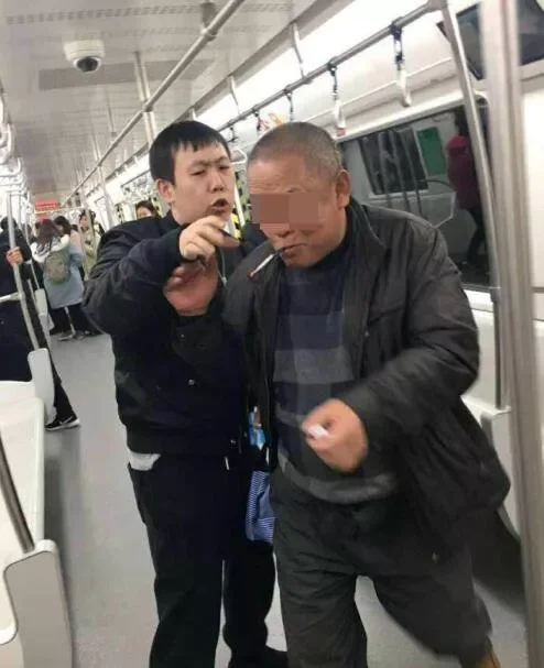 坐地铁2号线上星海广场在那站下（地铁学苑广场实景）