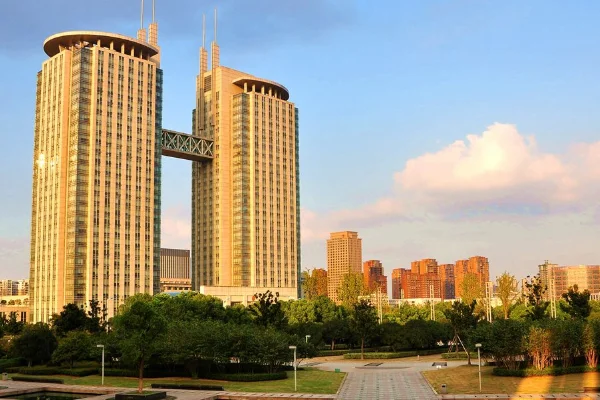 为什么上海-北京坐高铁只需5小时但到厦门却要8小时呢(上海出发高铁5小时内)2