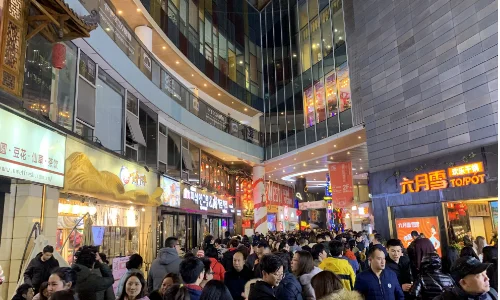 成都地铁的人流量日平均多少（成都春熙路地铁人流量）