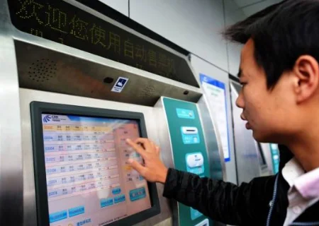 带孩子乘坐北京地铁小孩身高刚过一米二请问用买票吗通过自动检票机时机器会提示超高吗（北京地铁自动检票进站拿着回收）