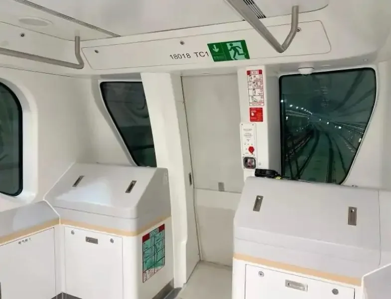 希望了解上海地铁15号线的详细规划及站点安排谢谢！（上海地铁15号线车厢）3