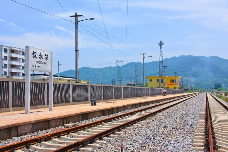 隆黄铁路经过镇雄的哪些地方（隆叙铁路有限）