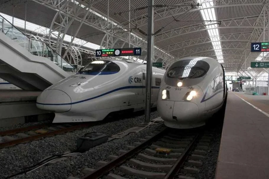 如何看待老外骂国人高铁车厢吵闹（高铁吵闹）4