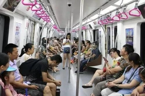 南京地铁哪些东西不能带进地铁站(南京地铁禁食令)2