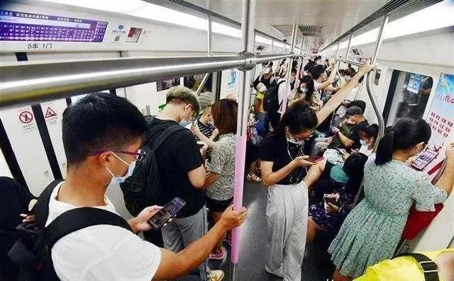 南京地铁对喝水的人罚款有什么法律上的问题吗（南京地铁手机外放罚款）2