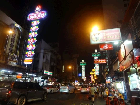 泰国中国城怎么去central world地铁（曼谷中国城地铁站）