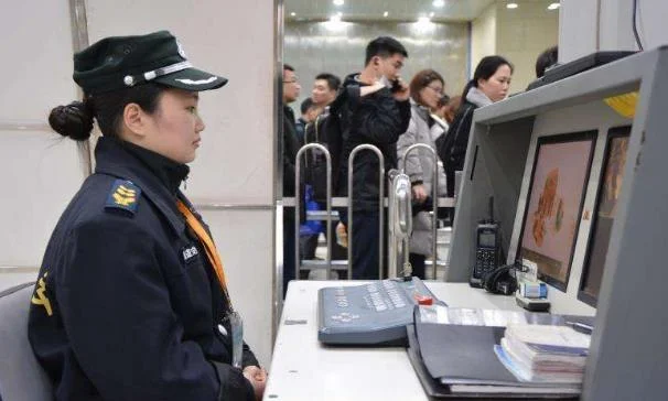 广州地铁的员工工资情况（广州地铁员工摄影展）3