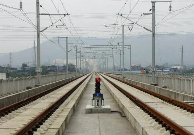 铁路上车与线路所的区别（铁路线路及站场）