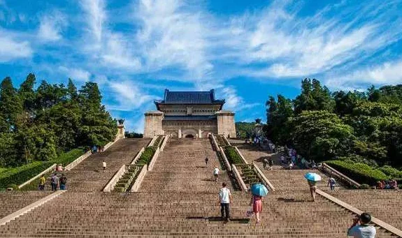 坐地铁到南京中山陵怎么走（中山陵地铁站怎么走）