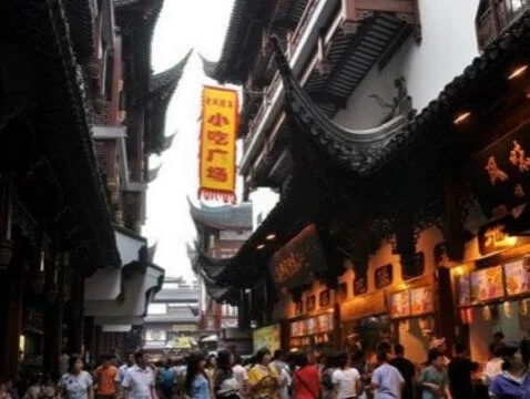 上海南京路步行街地铁坐到哪一站（上海地铁2号线人民广场到云南路美食街）