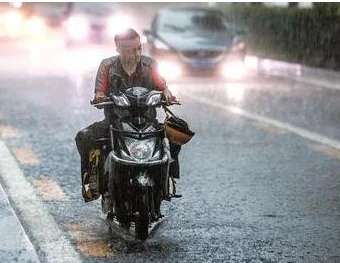 武汉下大雨发洪水武汉明天到上海的高铁开通吗（武汉地铁发洪水）