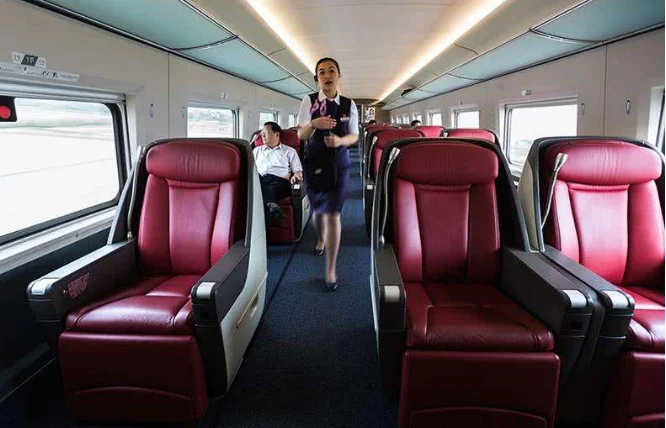 高铁商务座晚餐免费（高铁商务舱吃饭免费吗）