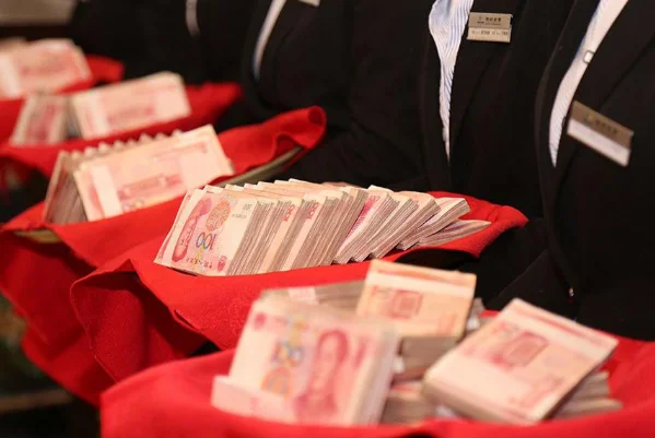 杭州地铁司机现在有多少工资一个月年薪大概有多少（杭州地铁年终奖有多少）