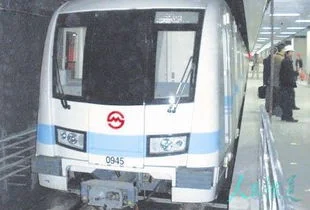 上海地铁五号线是标准的地铁系统（上海地铁标志系统）