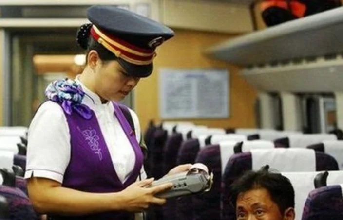 高铁怎么上车再补票（做高铁补票）4