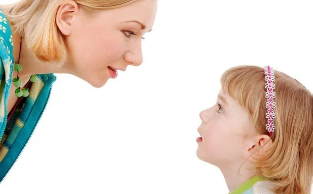 武汉一女孩因搭错地铁态度恶劣当众连踹母亲6脚为何说母亲是自作自受(武汉地铁还我儿子)4