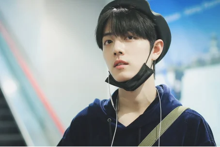 张艺兴在北京地铁被粉丝开玩笑是在录什么节目（地铁站热情的粉丝）6