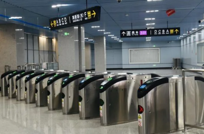 西安市地铁老年卡为什么周六周日限制高峰使用(西安市轨道交通守则)3