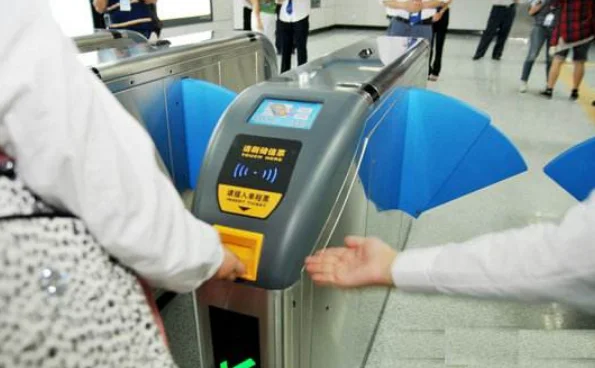 我坐地铁进站刷卡出站的时候没刷卡会怎么样（石家庄地铁出口刷卡）2