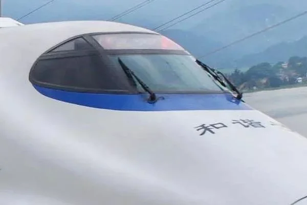 亲们有谁知道上海地铁都发生过哪些事故 急求！！！！（上海地铁八号线冒烟）6