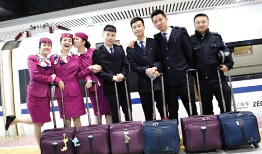 高铁乘务员面试自我介绍（高铁自我介绍面试）1
