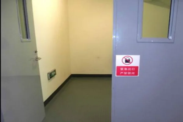 地铁5号线石犀公园站的安全出口在什么位置（地铁安全出口）