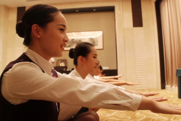 有谁了解高铁安检员这个工作及待遇(高铁上探伤工资高吗)2