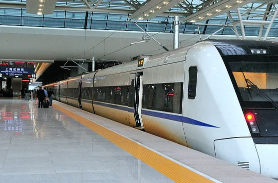 地铁站务员几点就要起来上班啊一天工作几小时啊（地铁站车站助理上下班时间）2